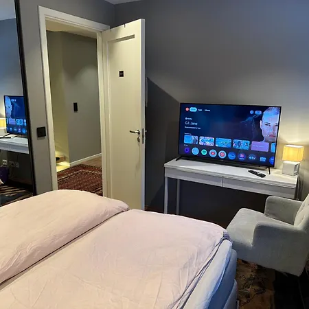 Privat overnatting Guest Rooms, Ved *