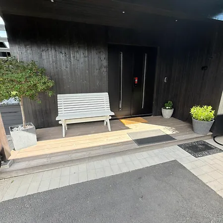 Guest Rooms, Ved Lillestrøm