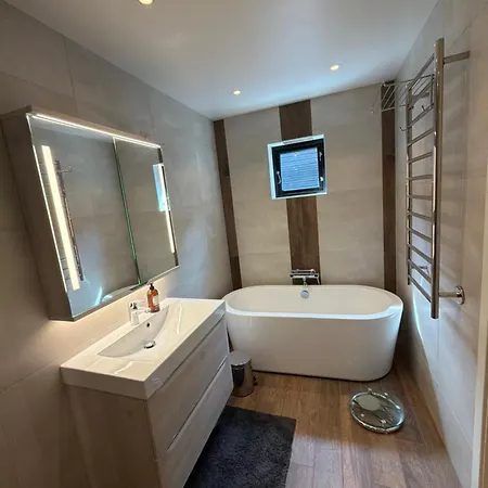 Guest Rooms, Ved *
